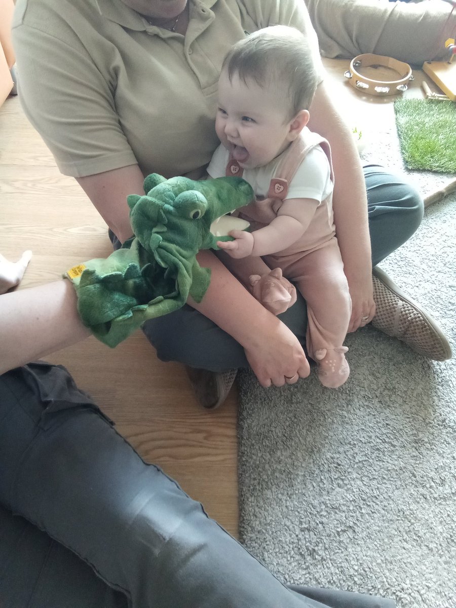 AshbridgeMaxy's tweet photo. We loved the crocodile puppet in Snowdrops today #HelloMrcrocodile #Rowrowrowyourboat #Snapsnapsnap https://t.co/lUEdsBbD1p