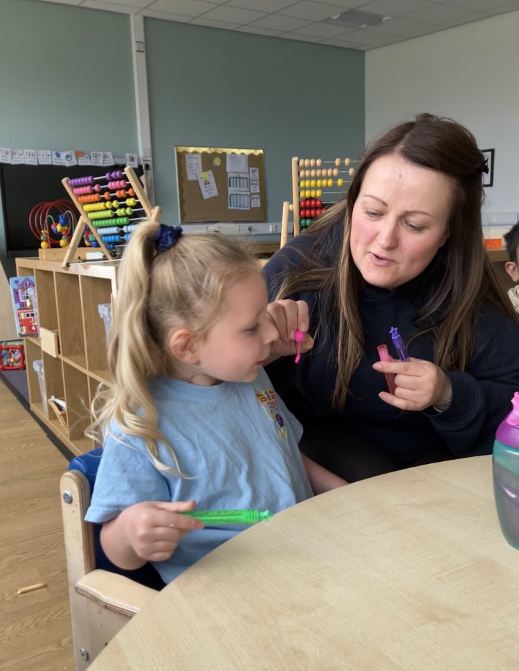 pinesredgate's tweet photo. We love bubbles in Natterjacks so todays Science experiment was right up our street! βοΈ #RCPScience #usingoursenses
Miss K https://t.co/zgig6JqqJC