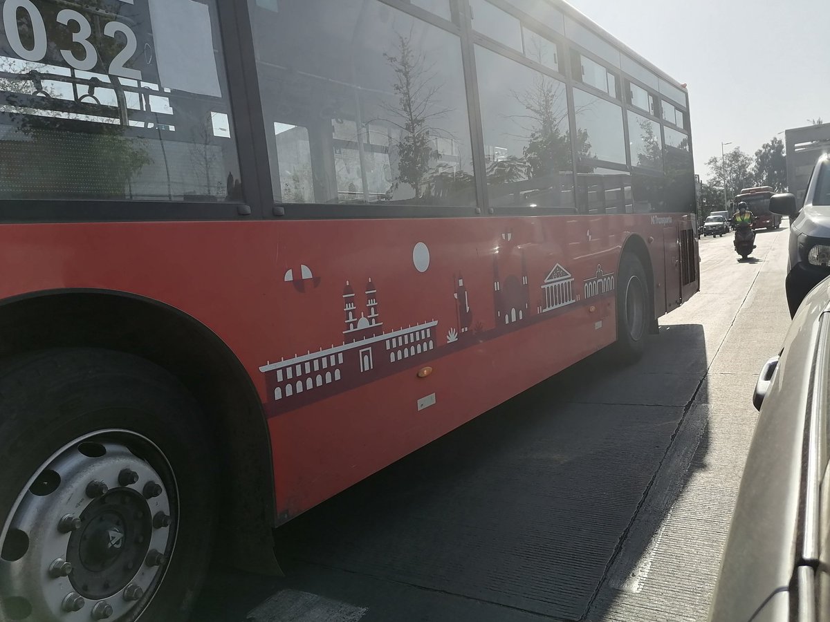 tonaladehoy's tweet photo. ¿Qué tenemos que hacer para que la ruta C102 que hace base sobre el carril izquierdo de Av Tonalá y Santos Degollado deje de hacerlo? Genera retrasos y molestias viales. @JaliscoVial @MonrazDiego @GobiernoJalisco @AmgNoticias @Trafico_ZMG @dk1250 @Notisistema @zona3noticias https://t.co/yjXHfCVhpY