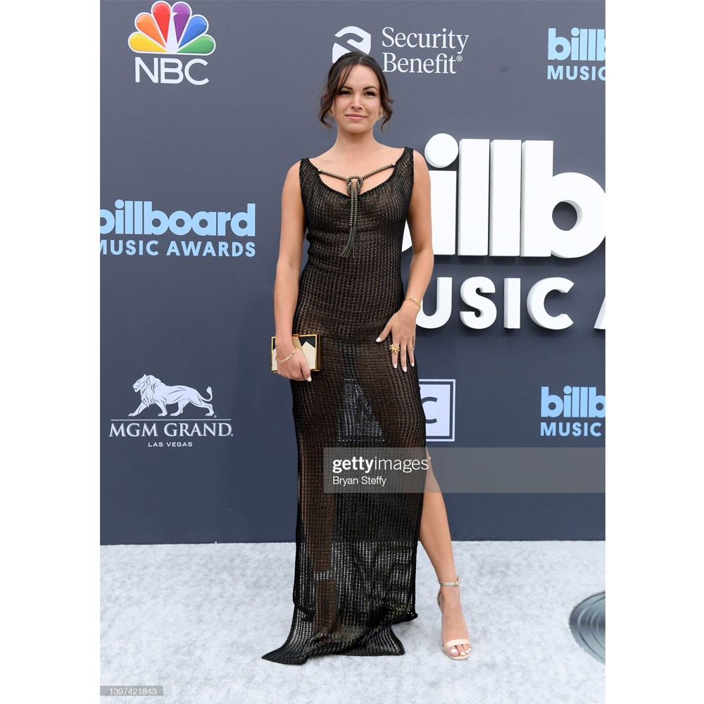 veerahofficial's tweet photo. Social media personality @PiersonWodz slays at the @BBMAs in a @MisterTripleX dress and our Venus vegan stiletto sandals. 🖤
📸 : @GettyImages
Styled by @antoninathesty1
Special thanks to @aeraidpr
#VEERAH
#DoGoodLookIncredible
#PiersonWodzynski
#BBMAs
#celebrityfashion https://t.co/WvYLNO7tHA