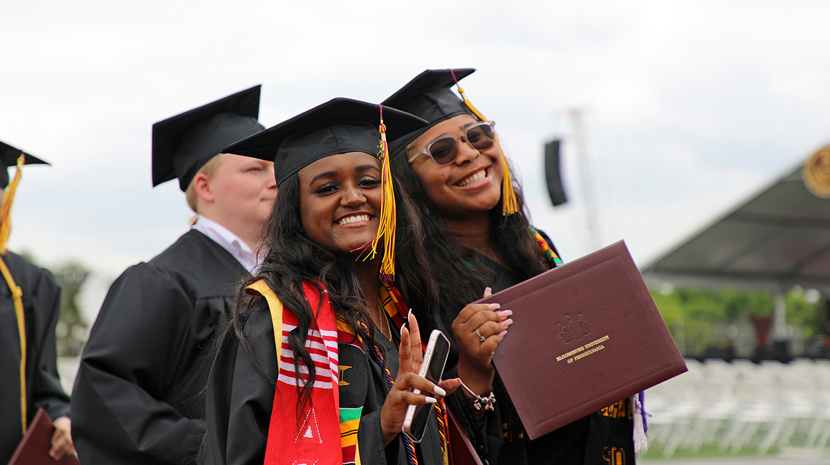 BloomsburgU's tweet image. “When making decisions remember the worst decision is no decision. And when in doubt … do without.” 💯🎓🐾📸➡ flic.kr/s/aHBqjzQab8 #BUClass2022 #HuskyPride #BloomOnward