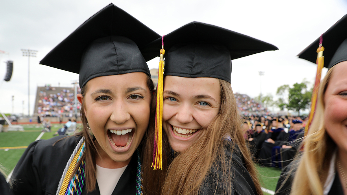BloomsburgU's tweet image. “When making decisions remember the worst decision is no decision. And when in doubt … do without.” 💯🎓🐾📸➡ flic.kr/s/aHBqjzQab8 #BUClass2022 #HuskyPride #BloomOnward