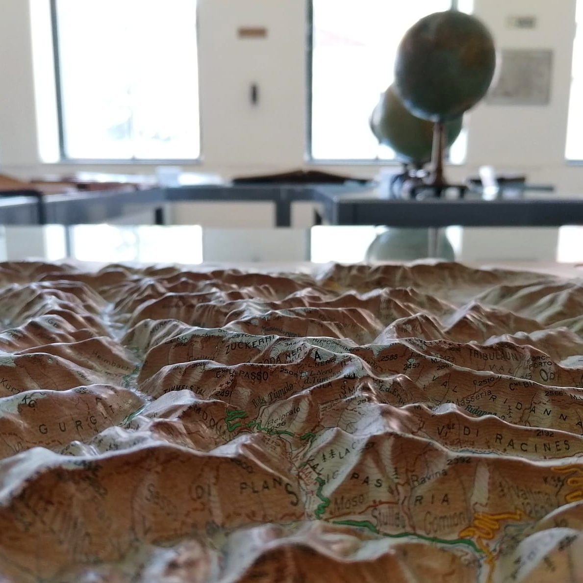 🗺️ Nuova mostra in allestimento per #giornatainternazionaledeimusei!
Domani 18 maggio 2022 sono previste visite guidate alla scoperta del nostro patrimonio geo-documentale e cartografico:
1 turno ore 11.00
2 turno ore 15.00

Info a nottedellageografia@gmail.com
<a href="/museiSapienza/">Musei Sapienza</a>