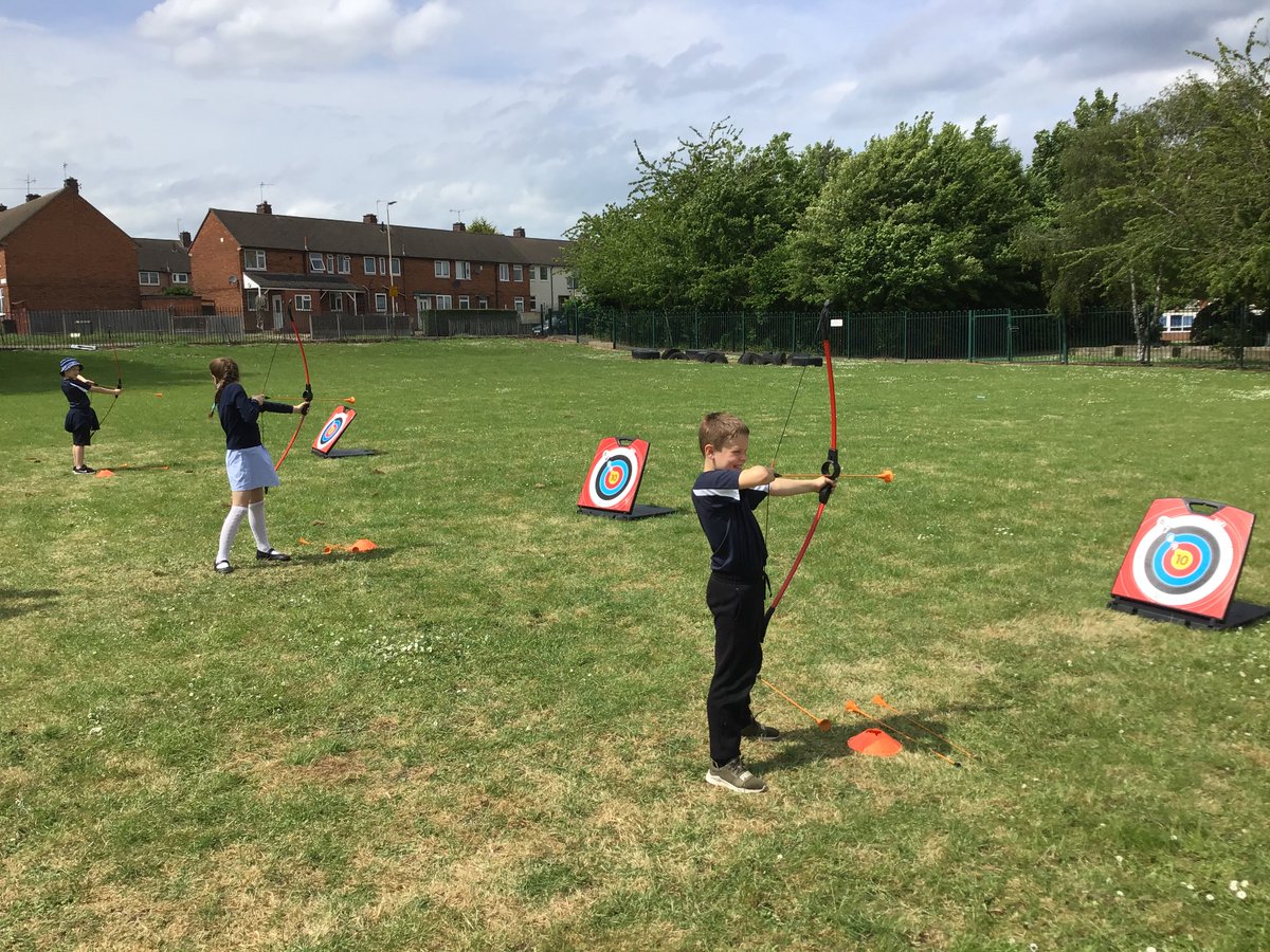 InglehurstJun's tweet photo. Y4 loved Archery this afternoon! We definitely have some sharp shooters amongst this year group! #IJSYear4 https://t.co/PgcJNMmhgQ