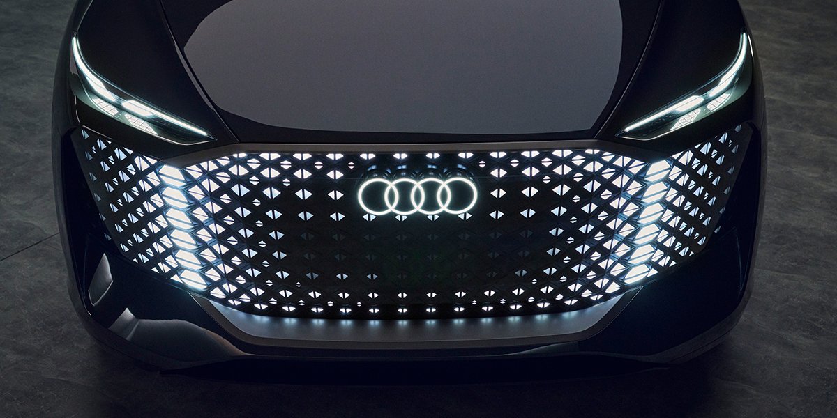 audispain's tweet photo. No puedes perderlo de vista. Con una distintiva parrilla y cautivadora mirada Audi, el Audi urbansphere concept ofrece un frontal con personalidad atrevida. Un nuevo icono ha llegado.
#FutureIsAnAttitude #Audi #AudiUrbansphereConcept #concept #emobility https://t.co/IXfpHmu0dX