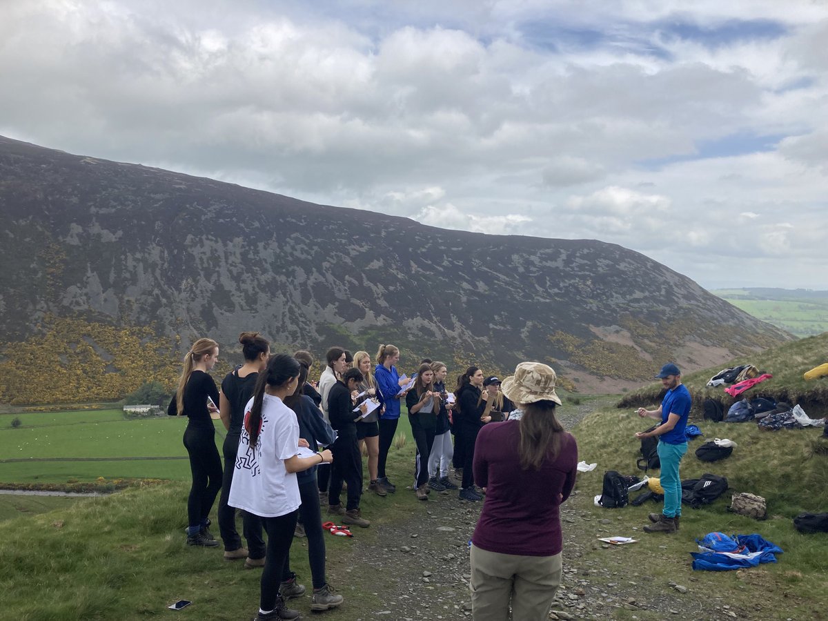 GeographySTAHS's tweet photo. So this is a Glacial trough #learninginthefield https://t.co/gU7Uk8w2sT