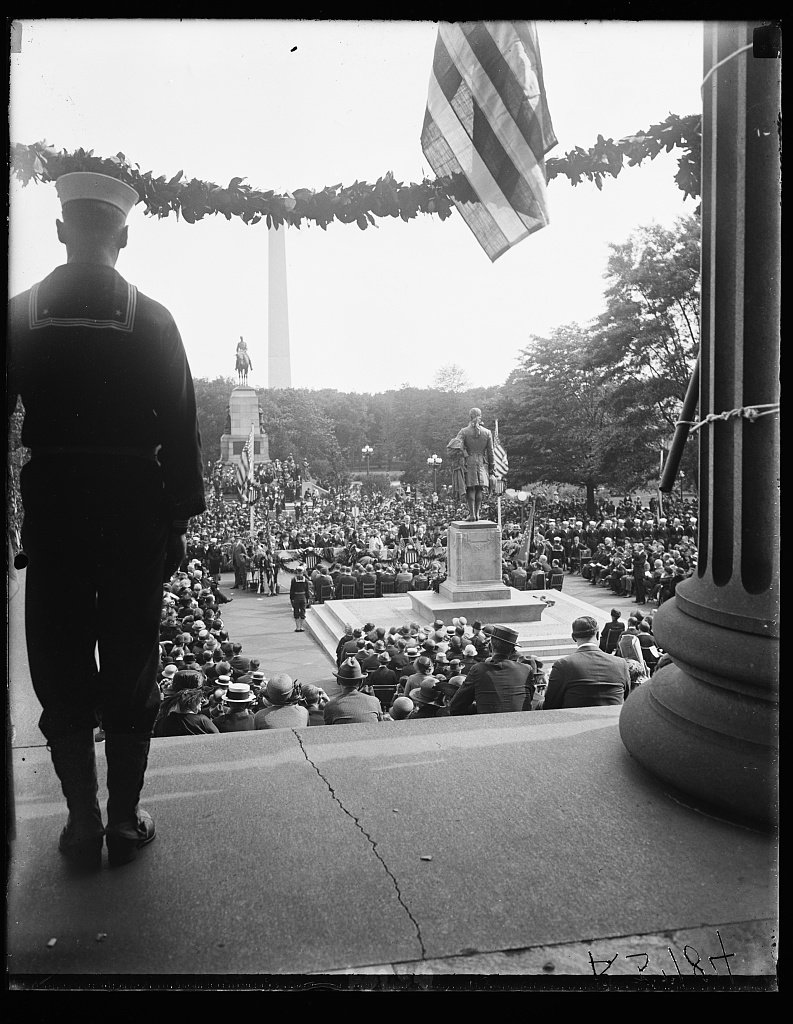 TreasuryHistory's tweet photo. On May 17, 1923, President Warren G. Harding presided over the dedication of the statue of Alexander Hamilton at the south entrance of the Treasury Building. (Phots: LOC)  #ustreasury #alexanderhamilton #PresidentHarding #building #ustreasurybuilding https://t.co/gafpkEMek1