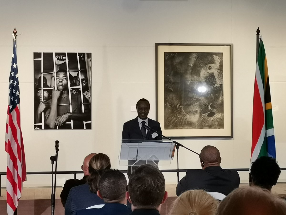 JavettUP's tweet photo. The launch of the African Centre for the study of the United States.

Prof. Kupe, VC of @UPTuks fostering knowledge-driven engagement between Africa and the United States @JavettUP 

#ComeToJavettUP
#ACSUS-UPlaunch
@USEmbassySA https://t.co/Mn9vd9BKwd