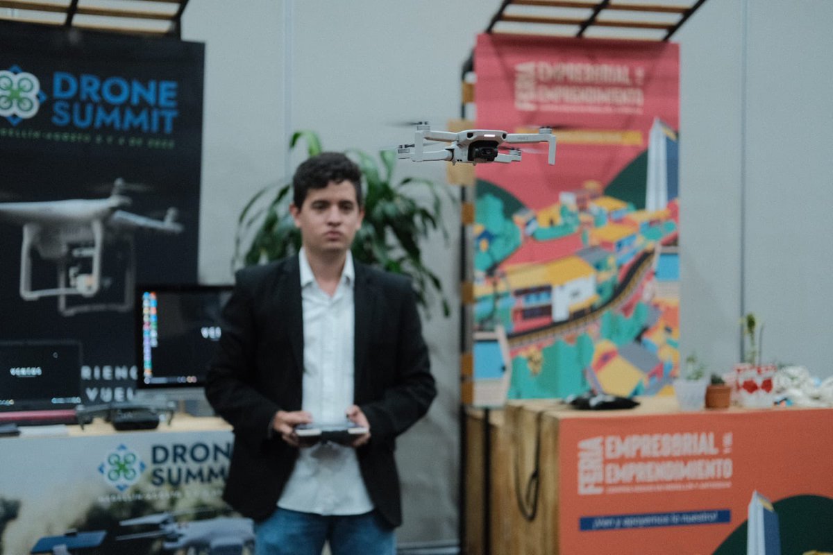 plazamayormed's tweet photo. Drone Summit, donde conocerás más sobre la tecnología drone orientada al conocimiento, el aprendizaje y el entretenimiento en sectores como agricultura, seguridad, turismo, entretenimiento, emergencias, entre otras

🗓3 y 4 de agosto 2022

#ConéctateConNuestrosEventosPropios https://t.co/vH0T6nIEwl