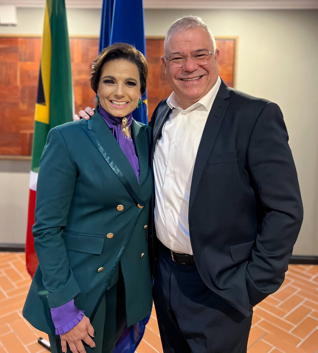 Congratulations <a href="/LeanneManas/">Leanne Manas</a> on your “Chevalier de l’Ordre national du Mérite” what a fantastic recognition and so well deserved! <a href="/FrenchEmbassyZA/">France in South Africa, Lesotho and Malawi</a>