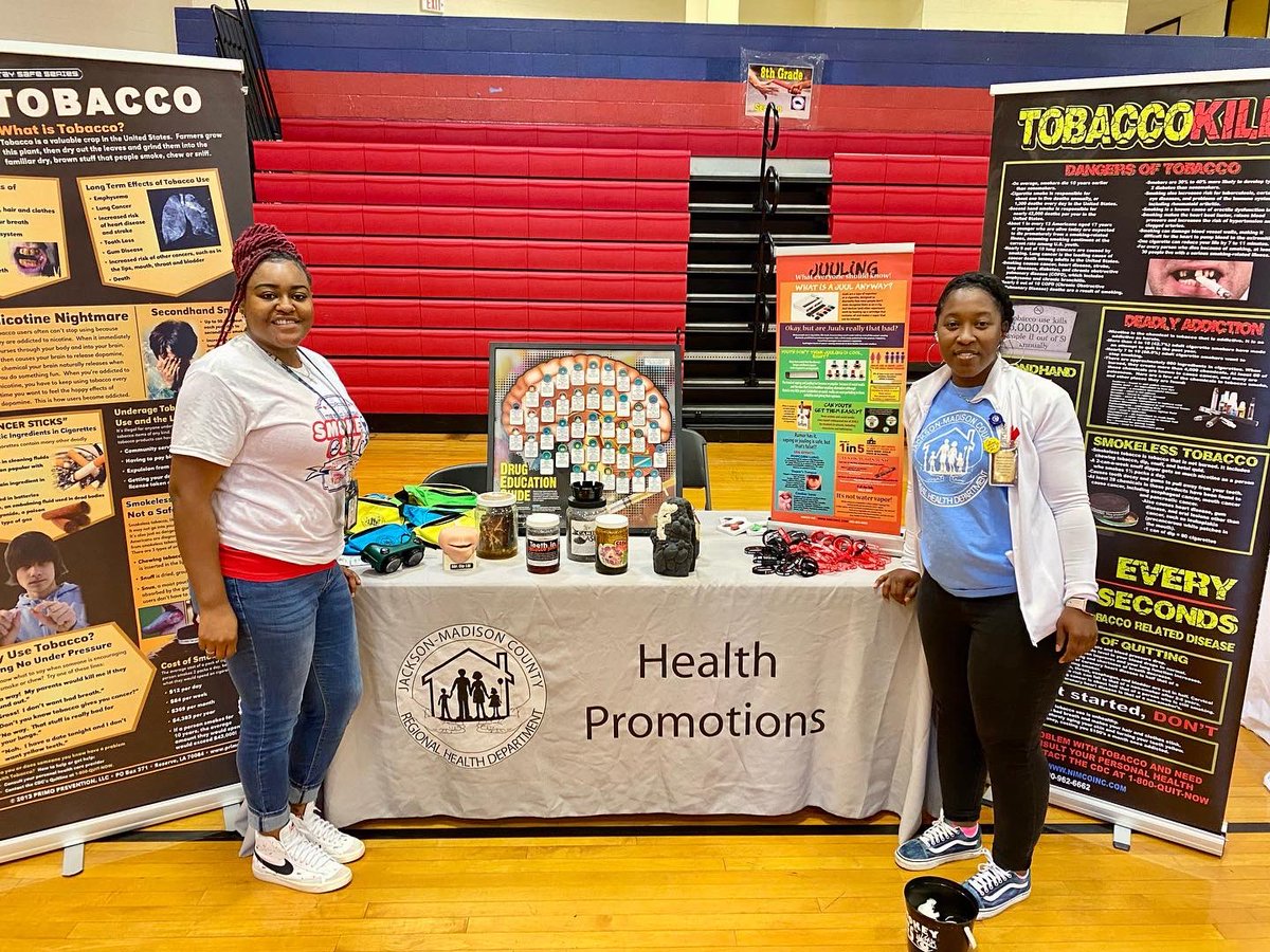 JMCRHealthDept's tweet photo. Our dental hygienists and health educators are at #NorthParkway Middle Schoolโs health fair today! Theyโre talking with students about the dangers of #tobacco, #vaping, and #juuls. Students also get a new toothbrush! Thank you for having us @JMCSchools! #smilesavers #quitsmoking https://t.co/DEYNRhOW8n