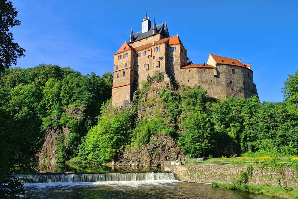Das Exit Game (Bremer InformationsGesellschaft für Burg Kriebstein) ist in Anlehnung an escape rooms ein Rätsel durch die Burg. Es bricht die 3 Gebote des Museums:
1. du sollst nicht reden (oder lachen)
2. du sollst keinen Lärm machen 
3. du sollst nichts anfassen #maitagung