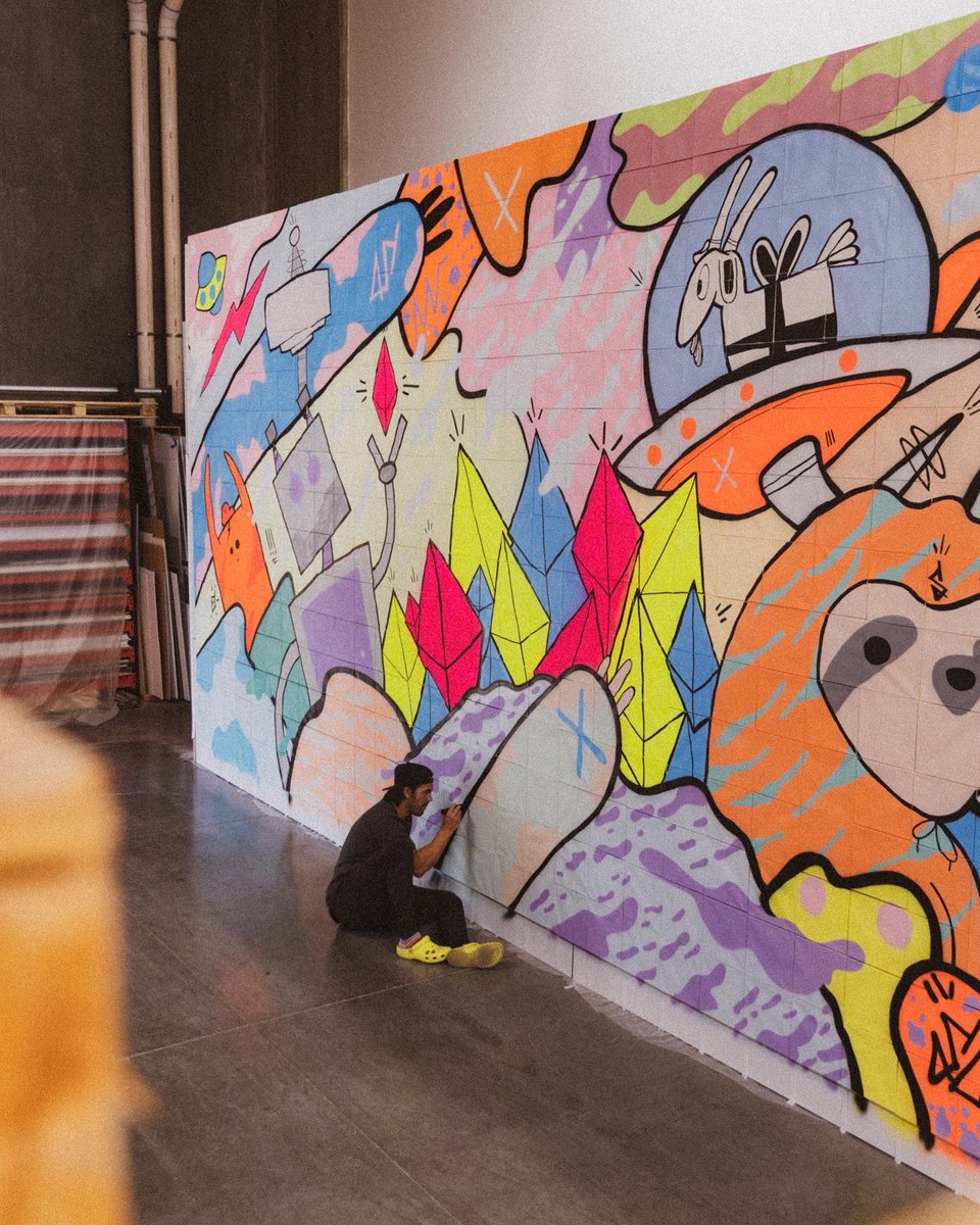 Timmyham's tweet photo. This project has been in the works for 9 months and seeing it come to life has been such a cool experience. Beyond grateful to get the opportunity to work with @garyvee and @veefriends can’t wait to see this mural up at @veecon this week. Dream come true. https://t.co/gV7svBqs4l