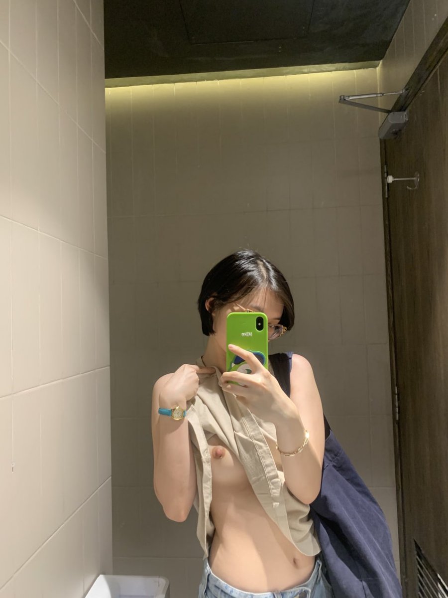 duyndm4's tweet photo. A muốn biết như thế nào là sống tử tế ? 
Là k để một người như e phải ế 🥰 https://t.co/NrRtFp0qln
