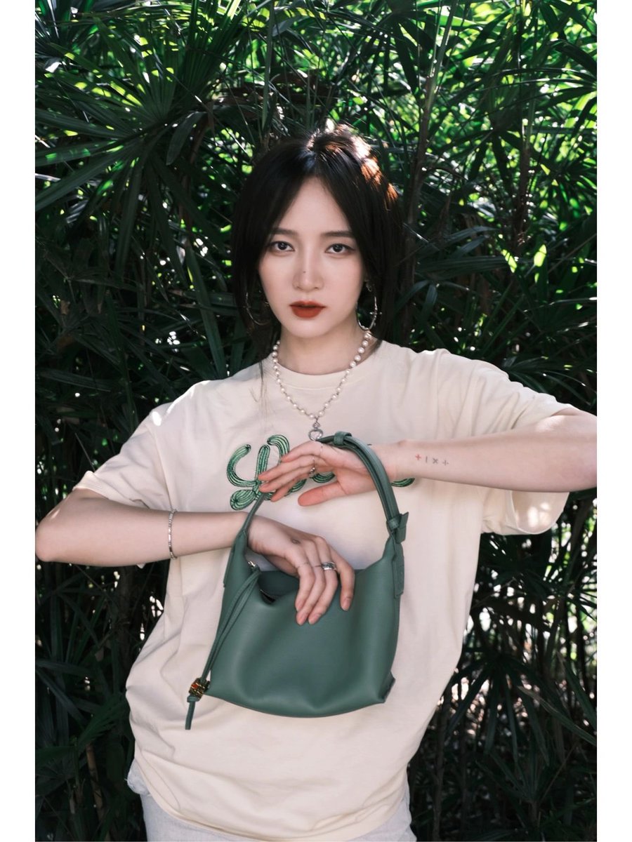 JIAsMoment's tweet photo. 2022/05/17, photo about #MengJia from #Loewe and JIA on Xiaohongshu.
.
#孟佳 
#ChineseSinger 
#MengJiaUpdates 
#cpop https://t.co/8Cj8Yvlg6J