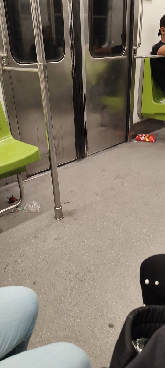 CesarHefema's tweet photo. @MetroCDMX Start by cleaning your wagons 🤢 @MetroCDMX @GobCDMX #CDMX https://t.co/YZXj0MuE60
