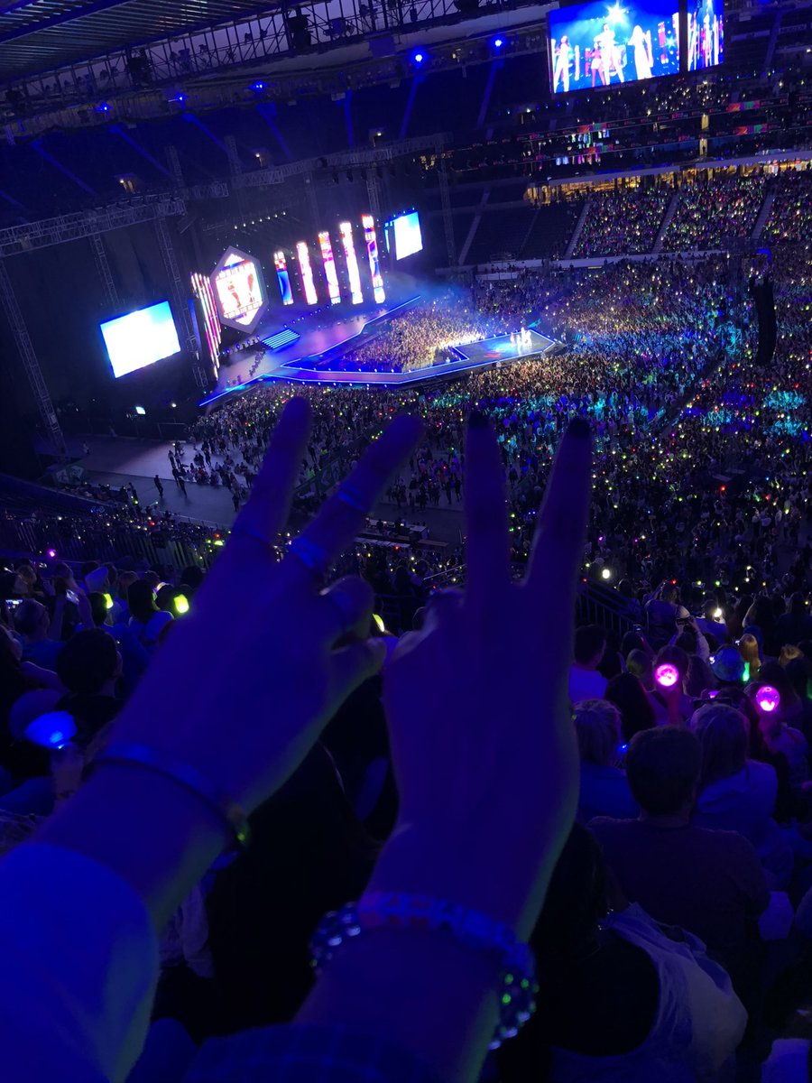 x0Warrior's tweet photo. • Kpop Flex Festival, day 1 • 

Big dreams and big thrills 💚 https://t.co/eTcCfkWdKs
