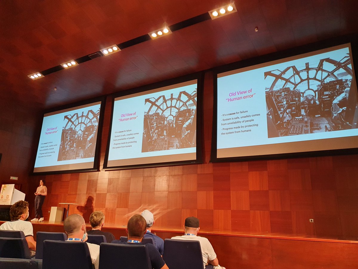 danielbryantuk's tweet photo. Silvia Pina talking about the focus on Whyhappen rather than Whodunnit at #KubeCon 

"Focus on helping people cope with complexity under pressure" https://t.co/DLXoYp8wxU