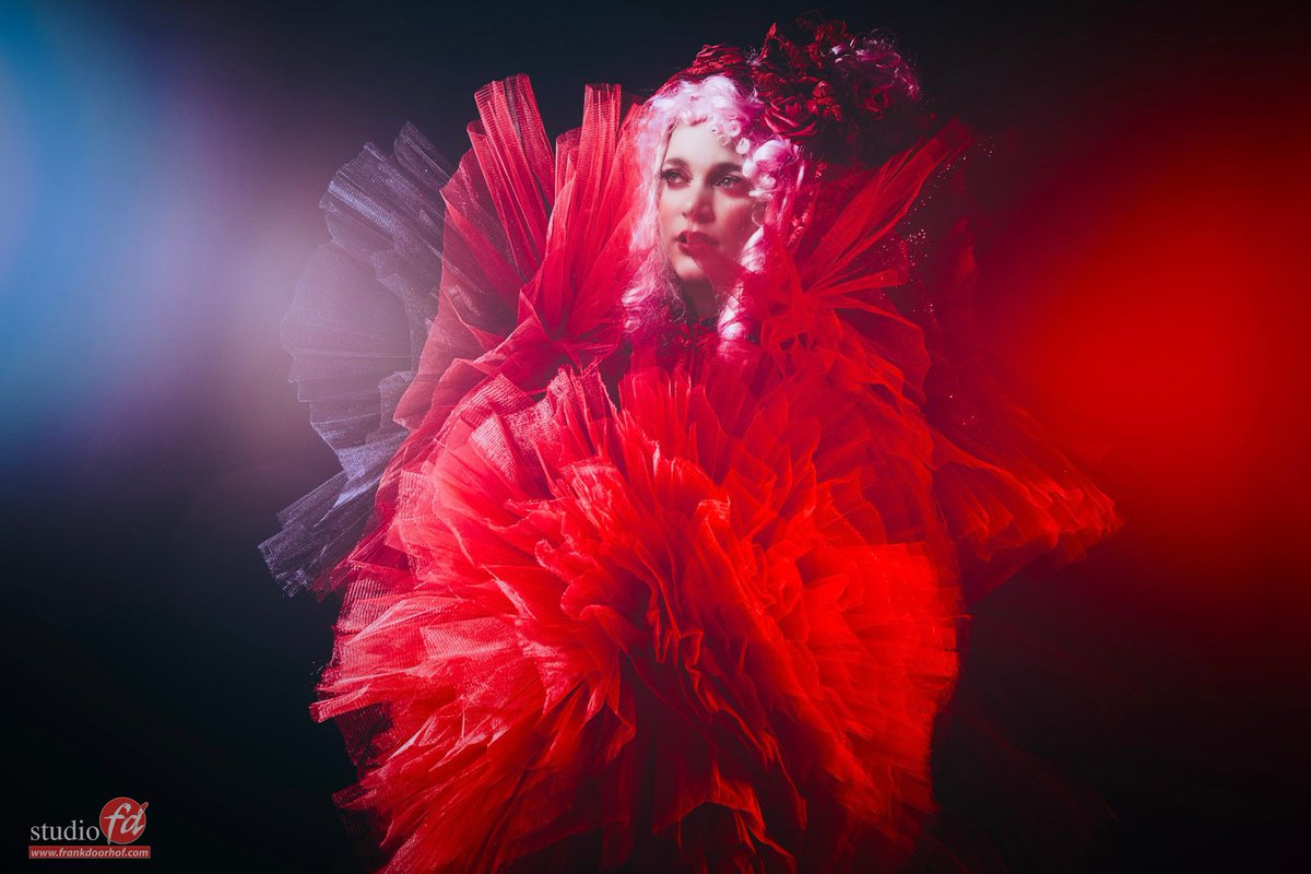 frankdoorhof's tweet photo. Some of my favorite shots of Nadine during the demo at #professionalimaging 2022.
Demonstrating the #kfconcept black mist filter (among other products ;))
Background (where you see it) #clickpropsbackdrops
#AQCOLOR #alphapro #calibrite #hensel #hensellighting https://t.co/McKSnhF6Nd