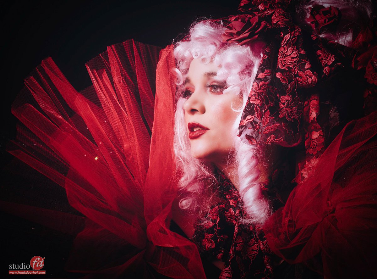 frankdoorhof's tweet photo. Some of my favorite shots of Nadine during the demo at #professionalimaging 2022.
Demonstrating the #kfconcept black mist filter (among other products ;))
Background (where you see it) #clickpropsbackdrops
#AQCOLOR #alphapro #calibrite #hensel #hensellighting https://t.co/McKSnhF6Nd
