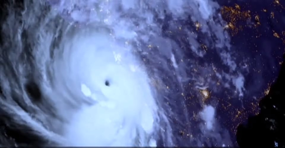 CycloneAnalyser's tweet photo. #COTD
On This Day Cyclone #Tauktae showed a amazing show; peaking as a Category 4 in morning &amp; undergone in a very fast ERC just the door of #Mumbai before making the strongest landfall in #Gujrat as a #Arabian #cyclone 
It caused severe damage in #India 
📸 - @Storm_Chaser_75 https://t.co/1ckgZjURTV