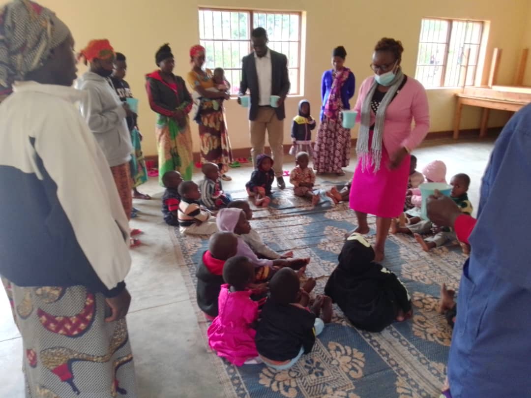 Nyamagabe's tweet image. Uyu munsi, Umuyobozi w'Akarere Wungirije Ushinzwe Imibereho Myiza @uwamariya_agnes yifatanyije n'Umurenge wa #Kibilizi mu gutangiza icyumweru cyahariwe ubukangurambaga ku muryango utekanye kandi ushoboye, muri uyu Murenge kandi yitabiriye inteko z'abaturage.