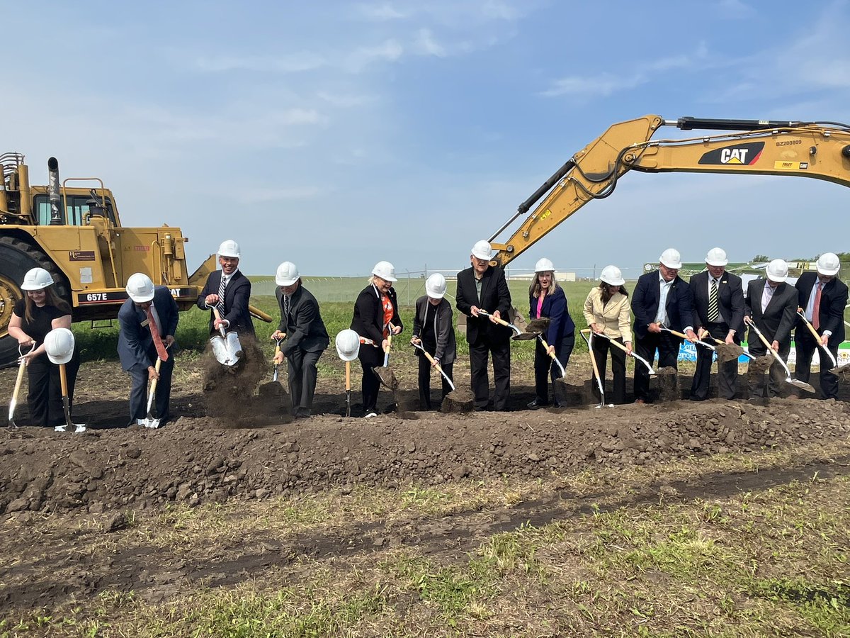 GovLauraKelly's tweet photo. It was a pleasure to be in Johnson County this morning to break ground on the expansion of the New Century Commerce Center. This will bring an estimated 4,700 permanent jobs and 3,500 construction jobs over the next 16 years. https://t.co/juixKUjEpS