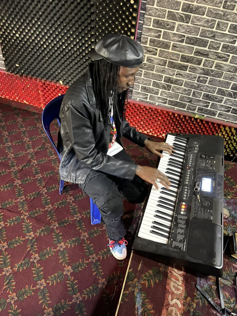ZizaBafanaUg's tweet photo. Make sure you secure your heart ❤️ with a safety pin 🧷 , true love is true no rush.., #Speedcontrolle 🚘 🕹
¥
¥
#ENSOLO🦁 🗓🔔come Friday we gonna share the meet,, https://t.co/8zKqYDXYcO