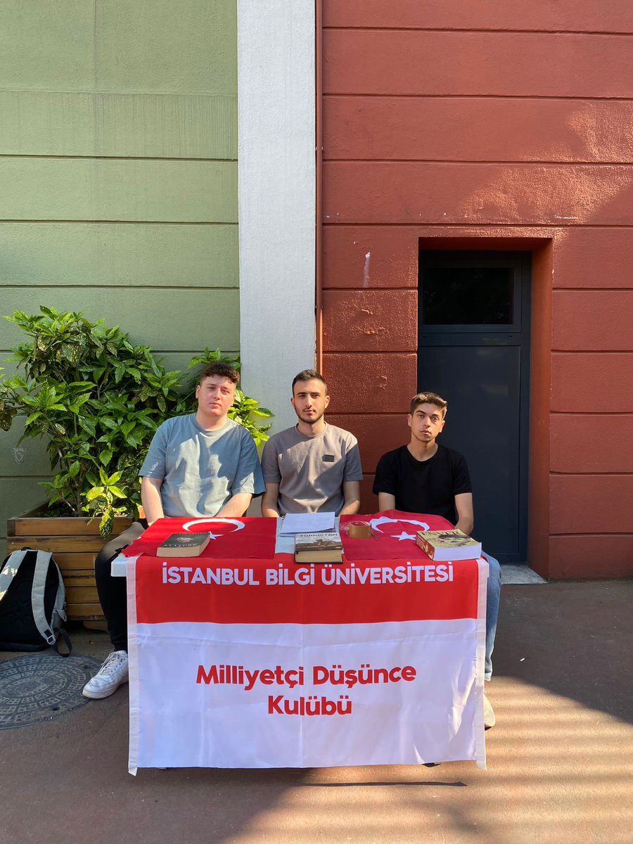Bilgi Ülkücüleri olarak Bilgi Üniversitesi Kulüp Tanıtım günlerinde, Milliyetçi Düşünce Kulubümüzün Santral ve Kuştepe Kampüslerimizde açmış olduğu stantlarda bulunduk. #bilgiülkücüleri #bilgimdk