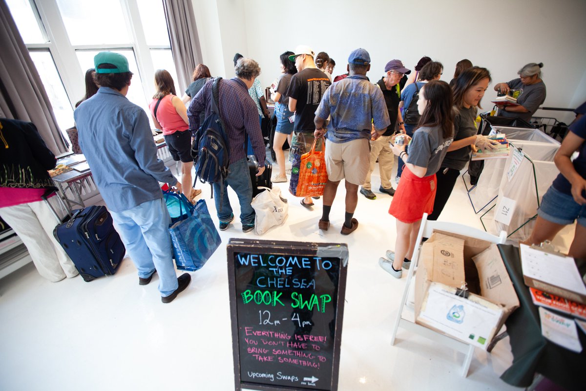 Calling all college students! Are you looking to be more sustainable when moving out of your dorm or apartment? Check out our sustainable move-out guide for more info on how you can waste less when you head out for summer vacation! Learn more at on.nyc.gov/DormMoveOut22.
