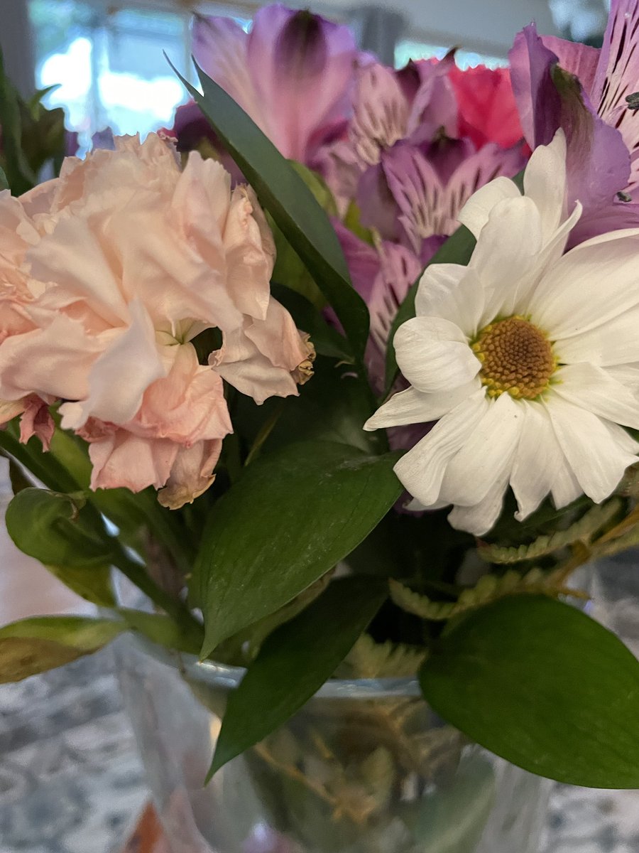 lorrainejo's tweet photo. @acidartha @Bloomex_canada Same problem over here. Paid almost double for Mother’s Day. Flowers came in 3 days early and 1/4 dead. They never gave a refund for the extra shipping and have refused a refund. Only I store credit. Worst company. https://t.co/BXOCvs0Lk6