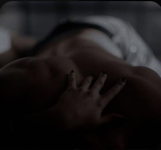 Eternas caricias sobre tu piel.

#FreeRol #Sexrol #HPRol