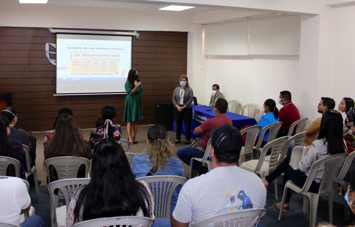 EducacionZ5_Ec's tweet photo. [BABAHOYO] @monka78, coordinadora de @EducacionZ5_Ec, visitó @EcoBabahoyo, donde dialogó con la comunidad educativa, recorrió el área de educación inicial, y también tuvo un acercamiento con niños y niñas del plantel.
#VolvamosAlCole https://t.co/mxmjVc14em