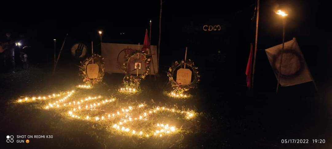 Chanapai247's tweet photo. Remembering the fallen heroes, candle-light night demonstration was led by local residents of #ThayetChaung township, TanintharYi region, tonight.
#2022May17Coup 
#WhatsHappeningInMyanmar https://t.co/fspj5gwd2k