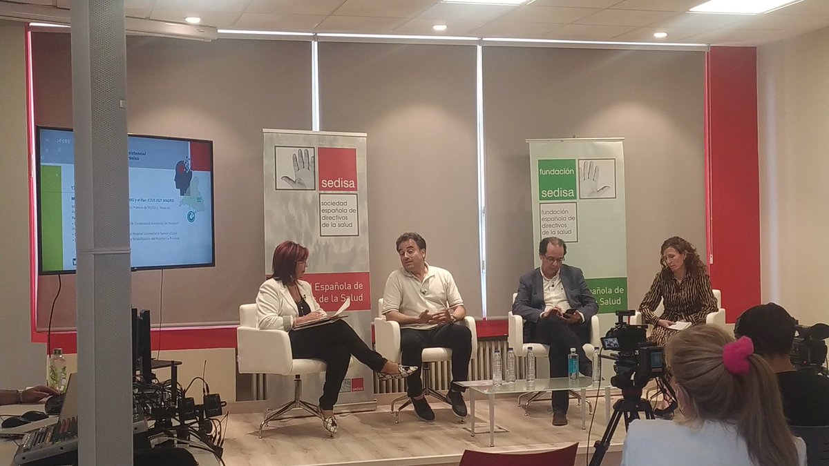 SEDISA_NET's tweet photo. 🗣️ "En una enfermedad tan incapacitante, lo primero que tenemos que hacer es intentar evitar que se produzca ese ictus", palabras de Manuel Ortiz Vega durante la jornada SEDISA-SERMAS "Mejora de la continuidad asistencial del #PacientePostictus crónico"👇 https://t.co/4sjg0DifkQ