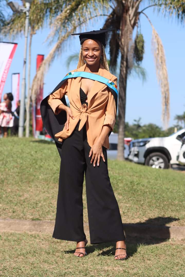 Nicky_Shobah's tweet photo. Degree bagged👏💃❤
#UKZNGrad2022 ❤👏 https://t.co/Mz8dZyLPef