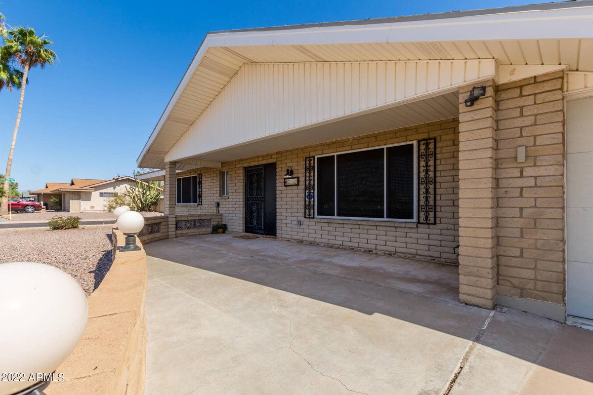 KrysTheRealtor's tweet photo. Hot property in Mesa up for sale. Reach out to book a private tour.

6249 E UNIVERSITY DR, Mesa, AZ 85205 just hit the market!
Take a look at this awesome space: https://t.co/lZk4gxAvH9 https://t.co/9HqTG1cGhr