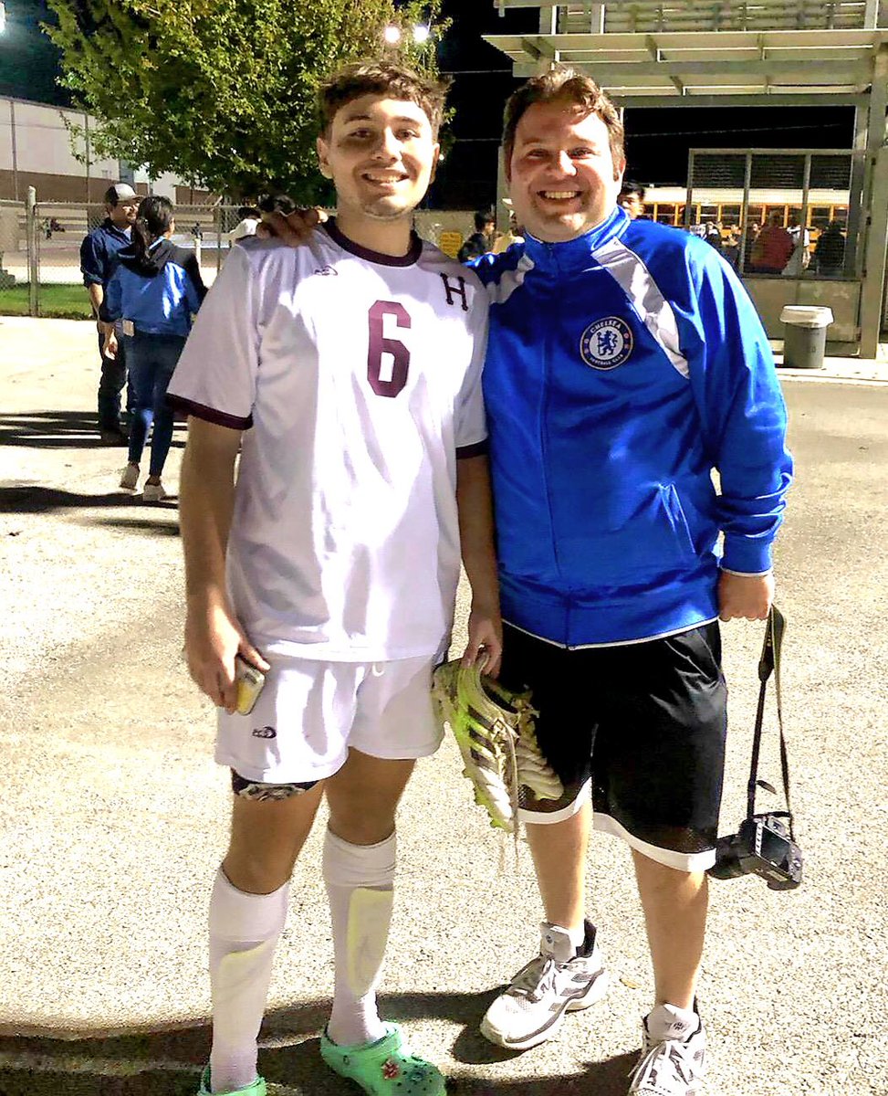 ErnestMoya4's tweet photo. Happy 17th Birthday @dylanmoya05 ! You are a blessing from God and we @EricaMoya18 are proud parents! Love you Mijo 
🦉🏀⚽️ https://t.co/5v6DI0nakR