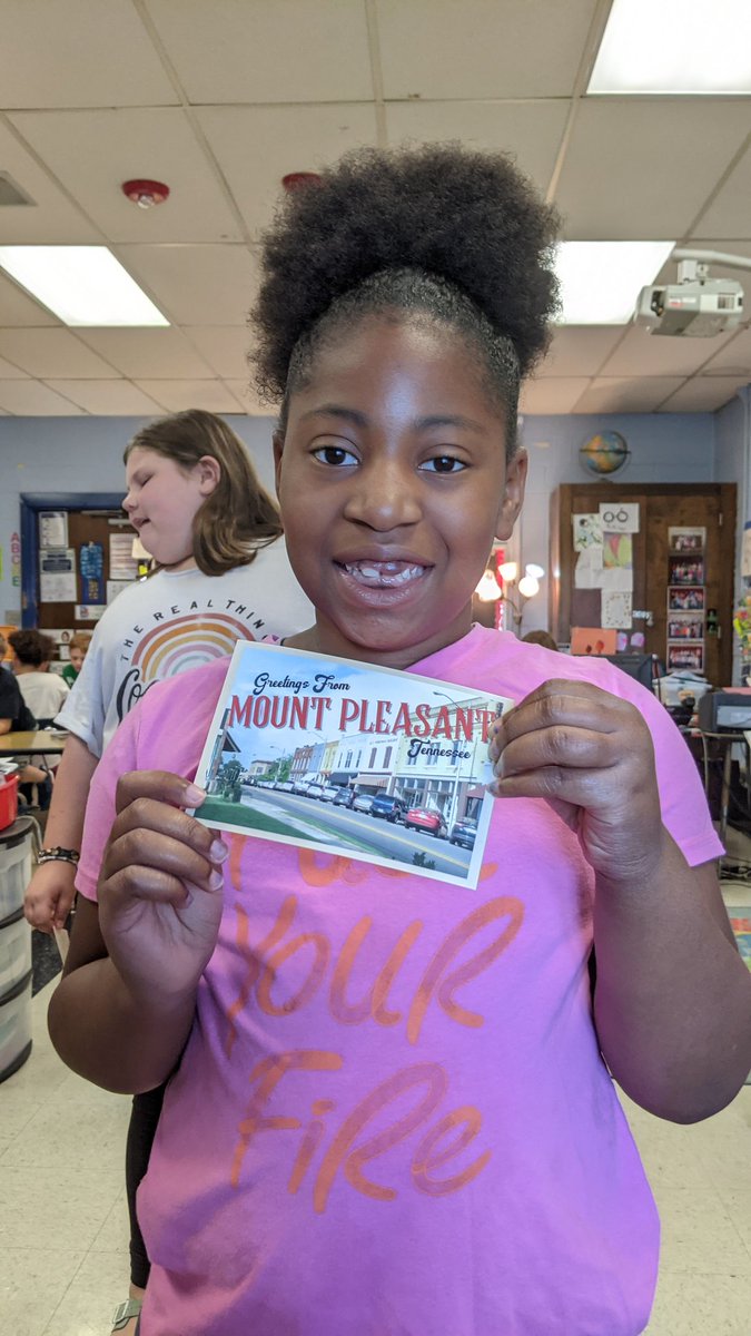 MikeMit42546882's tweet image. Our @MPEStigers 2nd graders are writing postcards to other second graders in Nashville today using @VisitTn postcards #writing #postcards #collaboration