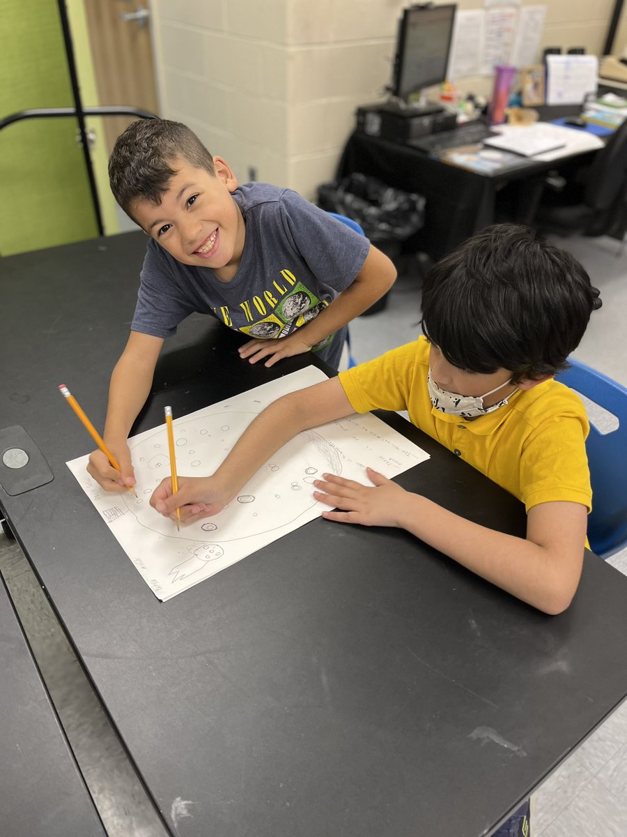 MrsMorris218's tweet photo. More Partner work in the Innovation Lab! @WheelerAvenue @VS13UFSD @MrJohnFrias https://t.co/1L4YY7OtLn