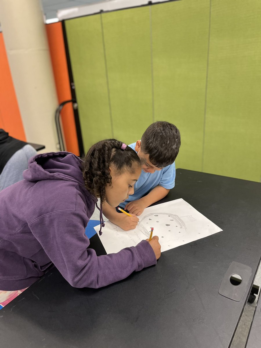 MrsMorris218's tweet photo. More Partner work in the Innovation Lab! @WheelerAvenue @VS13UFSD @MrJohnFrias https://t.co/1L4YY7OtLn