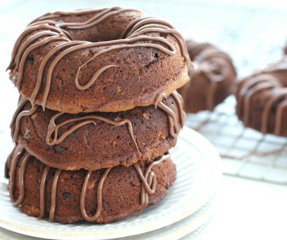 FitFoodieMama's tweet photo. Power your next training run with these #paleo donut recipes! https://t.co/0hJ16soBZq #runchat #fuelsmarter #willrunfordonuts https://t.co/LyvA1aigVh