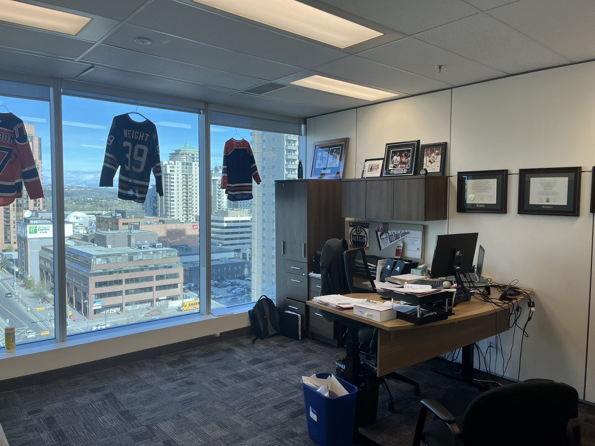 shaggsie's tweet photo. Office is ready for the BOA https://t.co/hdccQcFoqK
