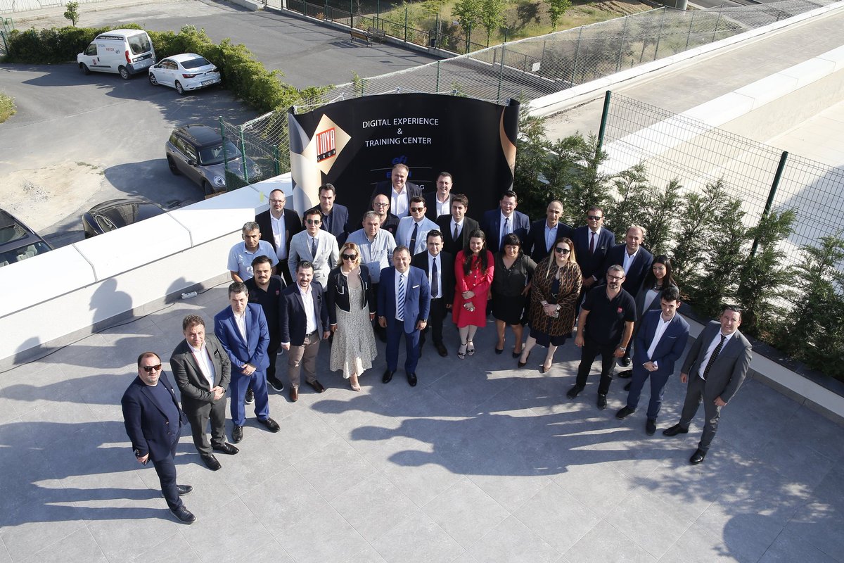 GrupLidya's tweet photo. Türkiye ve EMEA bölgesinde ilk ve tek olan Lidya Grup Dijital Deneyim ve Eğitim Üssü, sektör temsilcilerinin yoğun katılımıyla kapılarını açtı. Lidya Grup ailesi, misafirlerini ağırladı. #lidyagrup #dijitaldeneyimveegitimüssü #xerox #epson #efi #sutec #kongsberg https://t.co/lYeDpncWj2