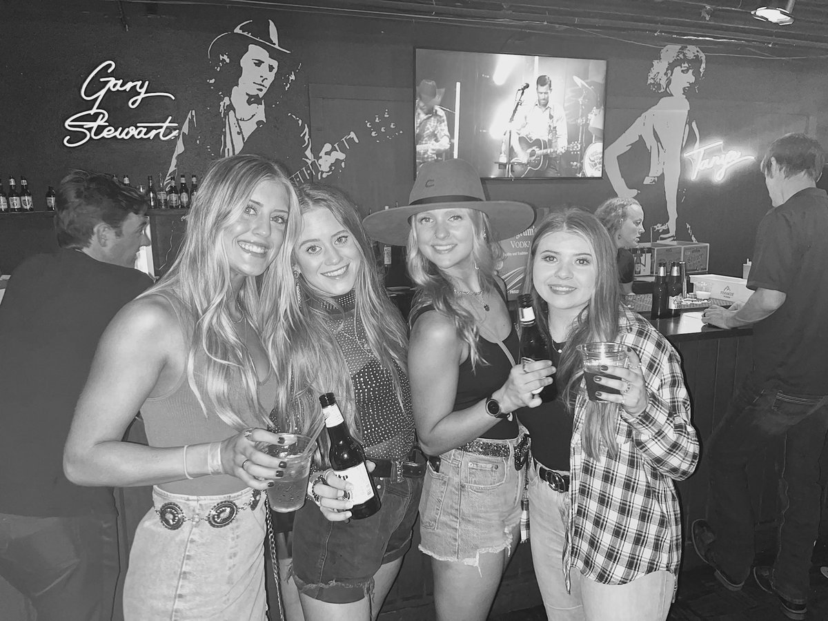 JorgensonSydney's tweet photo. @TpTroubadours one week and calf fry the next?? Pinch me,, I’m dreaming 😍 https://t.co/afPX6ZyJdc