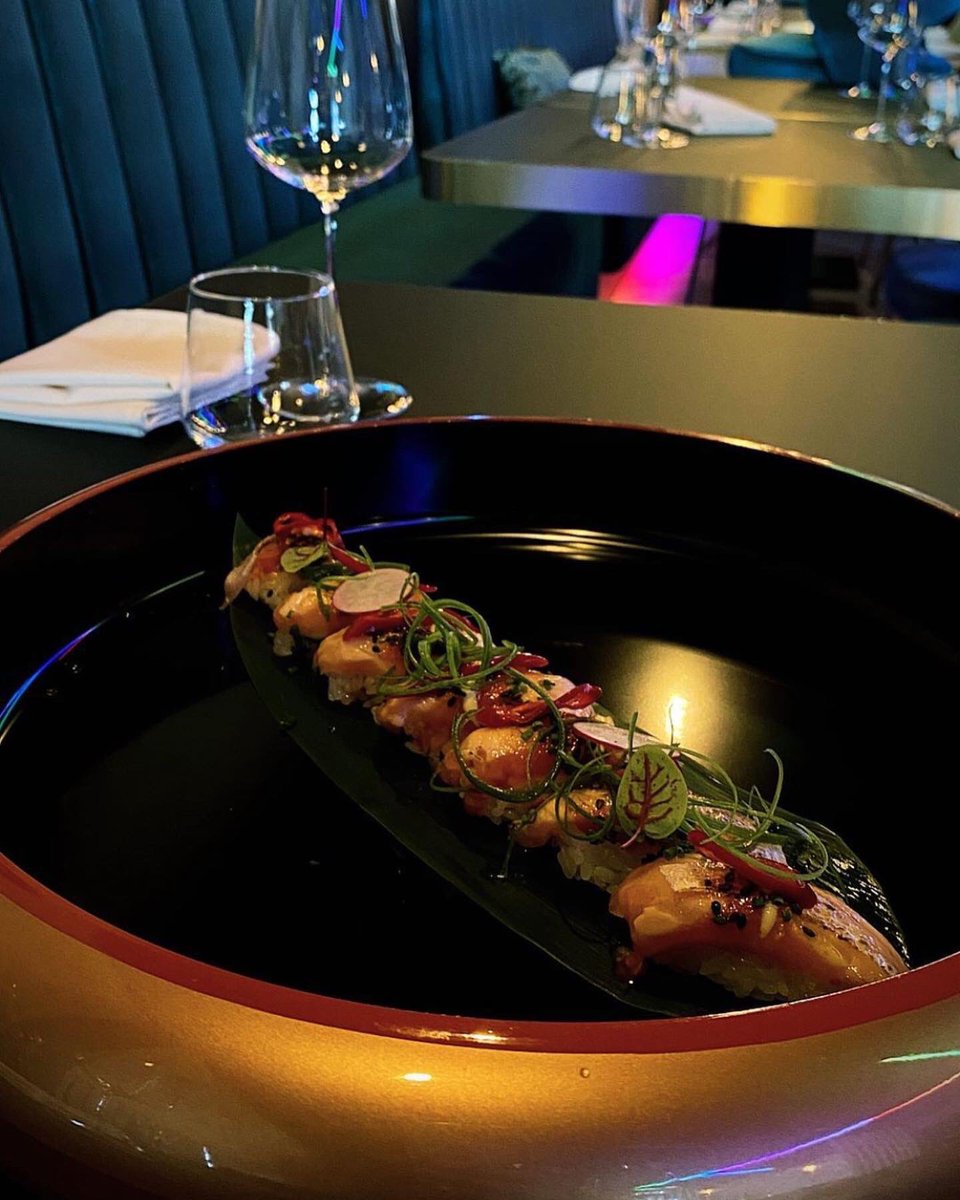 20 April heeft Wagyu Club Eindhoven zijn deuren geopend, het is een exclusief restaurant en cocktailbar!🍹Je kunt hier terecht voor de spectaculairste sushi rollen🍱,een heerlijk stukje vlees en de overheerlijke cocktails! Met wie moet jij hier binnenkort een kijkje nemen?😋👀