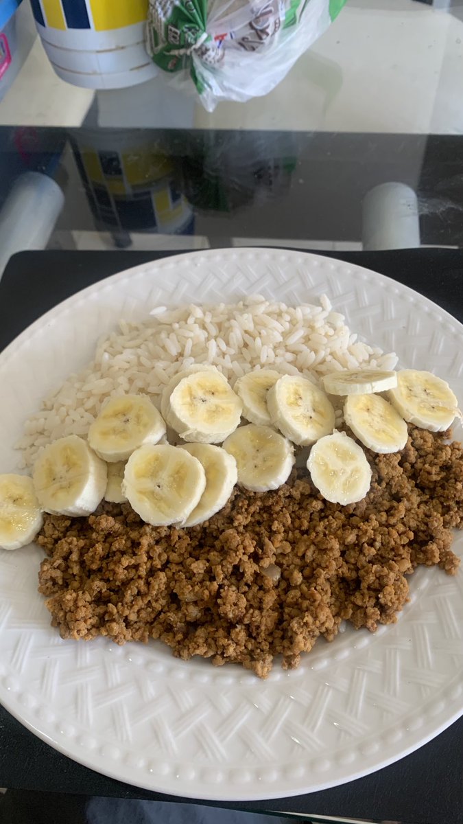 Andrends__'s tweet photo. Banana na comida. Sim ou não?? https://t.co/yLXG1vJkhV