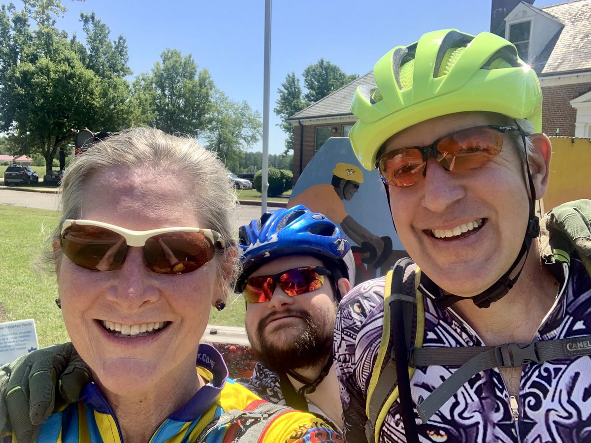 doctorpud's tweet photo. Riding the Virginia Capitol Trail. Beautiful weather https://t.co/XX6JPKyoaE