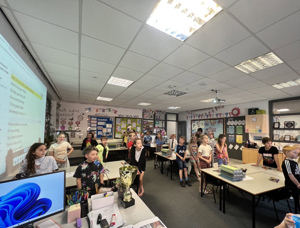 Class8Hcps's tweet image. We loved our assembly with Mat Wright, Artistic Director, of Barnsley Youth Choir. Today he toured all our Academy schools, raising funds for their residency at the Edinburgh Fringe this summer. We all had a lovely day! 🎶