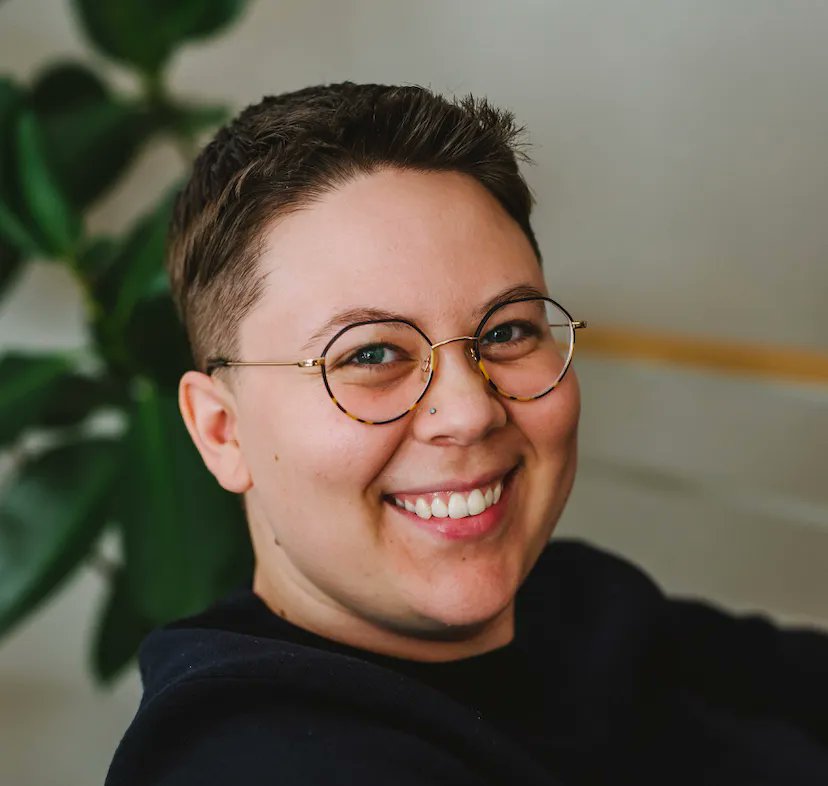 smithcollegessw's tweet photo. Meet M.S.W. student Mica Agate-Mays who is most recently from Cambridge, MA. As a social worker they are interested in working with folks who are queer and/or trans and those who have experienced trauma. #smithssw #socialwork #socialworkschool https://t.co/vY9pA9Qosm